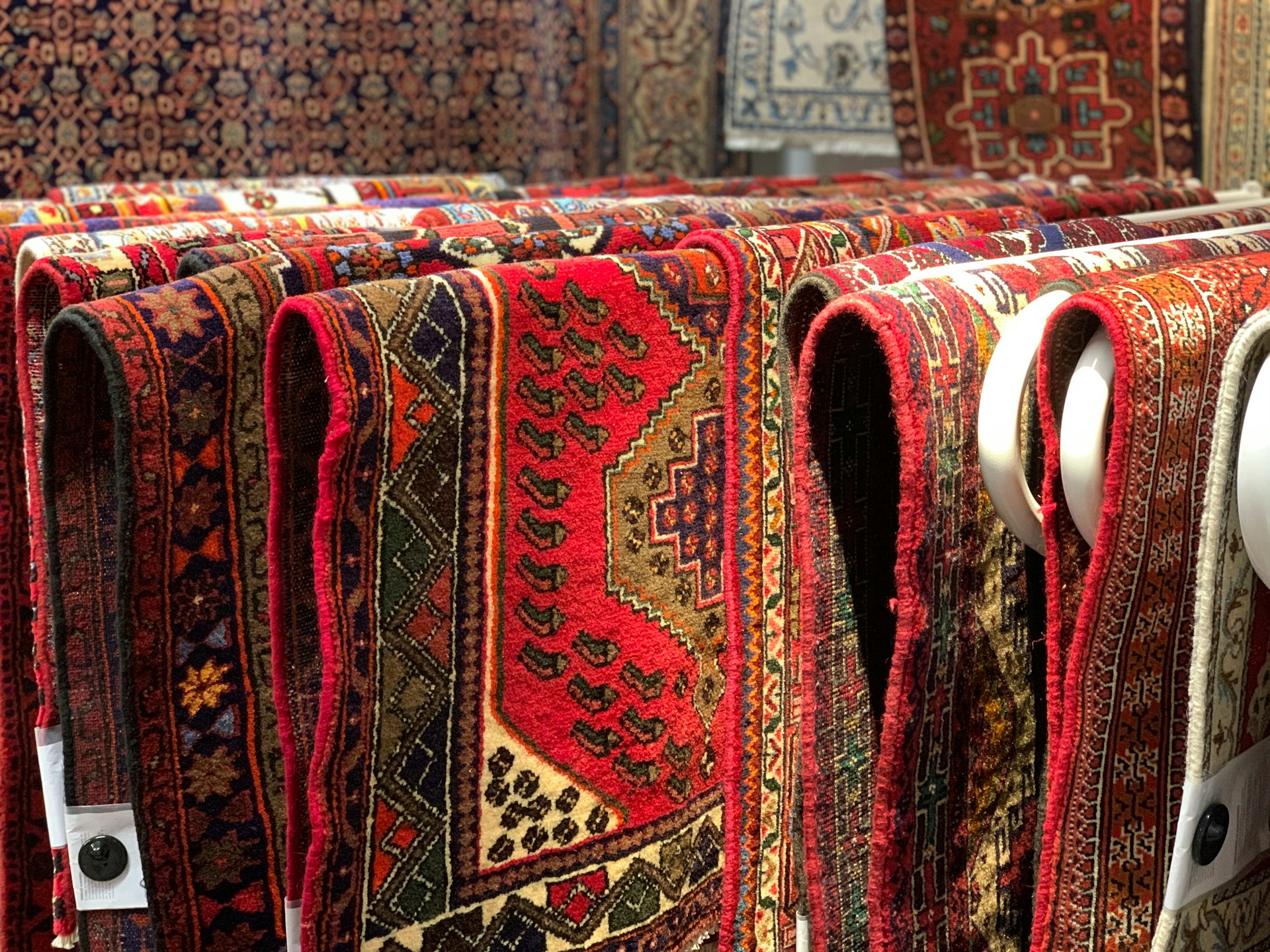 Decorative Area Carpets For Living Room Spaces With Modern Appeal